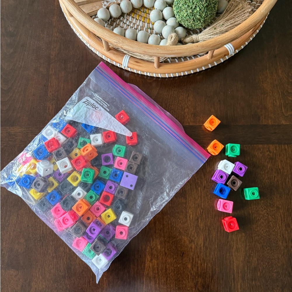 Lakeshore Learning linking cubes